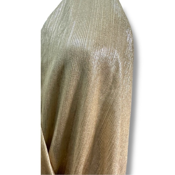 225 Shein | NWOT Gold Metallic Halter Mini Dress (Size XS) - 3for15 - Picture 6 of 15